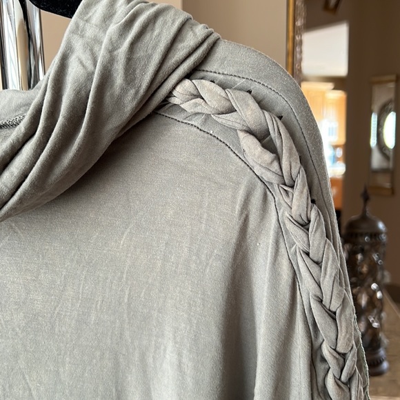 POL Poncho - Picture 5 of 9